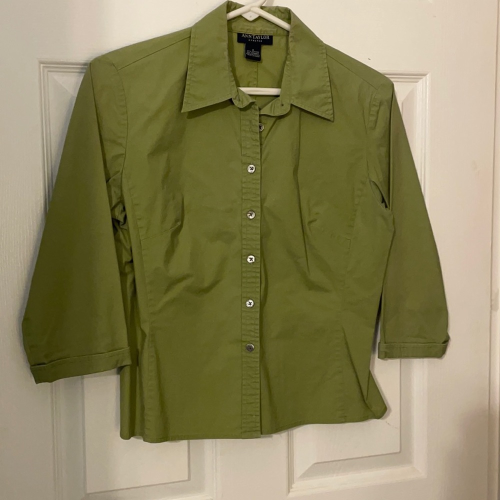 Ann Taylor fitted ladies blouse, 3/4 sleeves, green, size 4